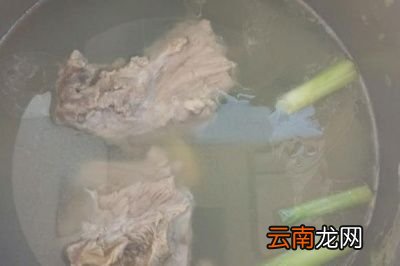 海参山药骨头汤的做法