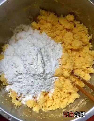 下面详细介绍一下玉米面发糕的做法