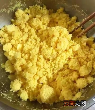 下面详细介绍一下玉米面发糕的做法