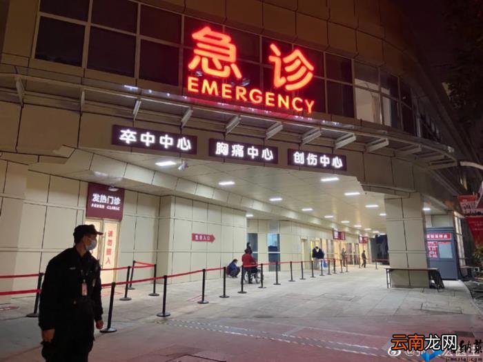 3例确诊何以让上海20多家医院停诊 张文宏微博释疑：排查需要！