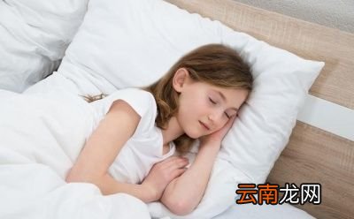 晚上开灯睡觉有哪些危害