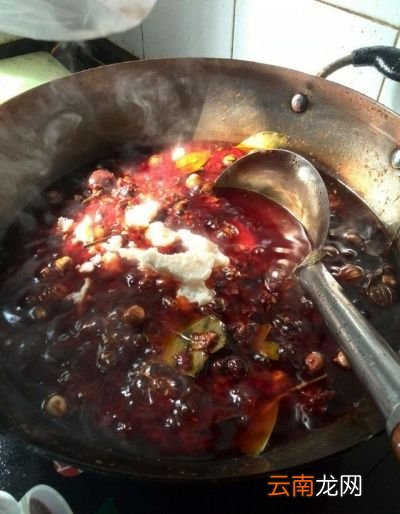 新式火锅探讨 第九种配方鳝鱼火锅的做法