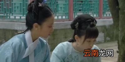 再来看甄嬛是怎样发现海棠树下的麝香的