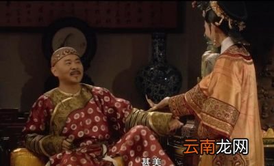 再来看甄嬛是怎样发现海棠树下的麝香的