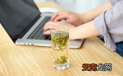 隔夜茶为什么颜色更深