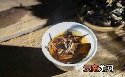 隔夜茶为什么颜色更深