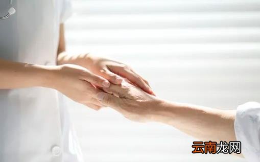 长带状疱疹是在排毒吗 年轻人得带状疱疹要警惕什么病吗