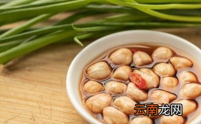 醋泡花生的做法1