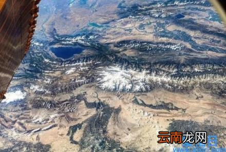 神舟十二号载人飞船返回地球 太空出差三人组回家过中秋
