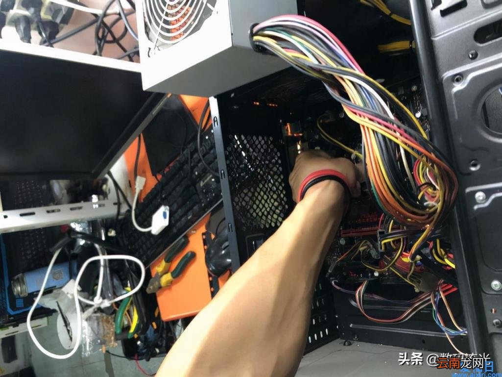 电脑开机无信号的解决方法 电脑蓝屏显示无信号