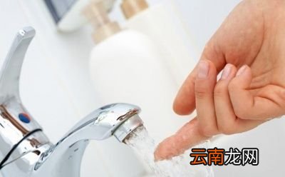 人体每天需要喝多少水