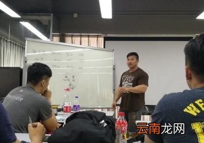 比较胖应该先减脂还是增肌