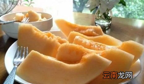 哈密瓜一边发霉了能吃吗
