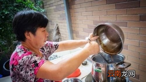 龟苓膏用什么材料做成的