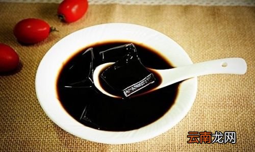 龟苓膏用什么材料做成的