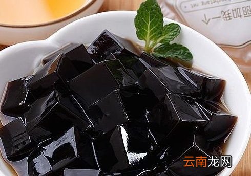 龟苓膏用什么材料做成的