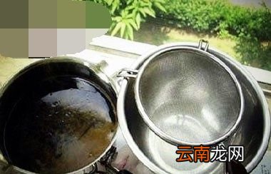龟苓膏用什么材料做成的