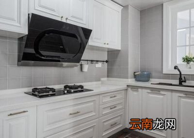 开抽油烟机后厨房窗户是否要开