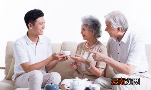 60岁以上打哪种新冠疫苗更安全