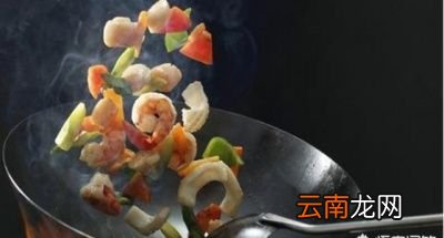 在炒菜的时候味精什么时候放