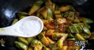 在炒菜的时候味精什么时候放