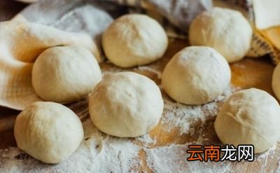 最后泡打粉和酵母哪个发面更快