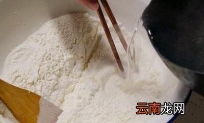 先解决一下“为什么馒头店的馒头非常蓬松”