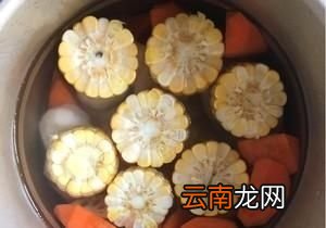 玉米莲藕骨头汤的做法