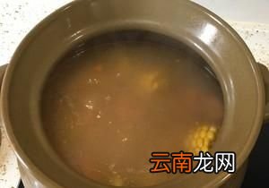 玉米莲藕骨头汤的做法