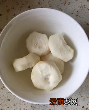 玉米莲藕骨头汤的做法