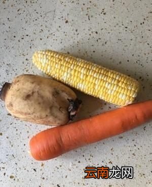 玉米莲藕骨头汤的做法