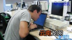 走路和站立哪个更消耗体力 站立比走路更消耗热量吗