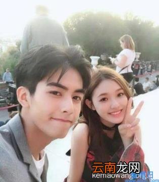 宋威龙赵佳丽还在一起吗 宋威龙赵佳丽车内热吻照片