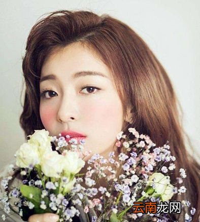 美瞳旁边的透明边破了一点还能戴吗