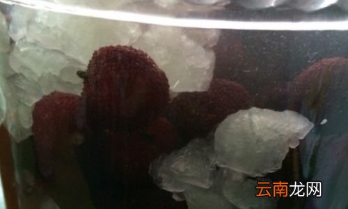 杨梅用盐水能泡干净吗