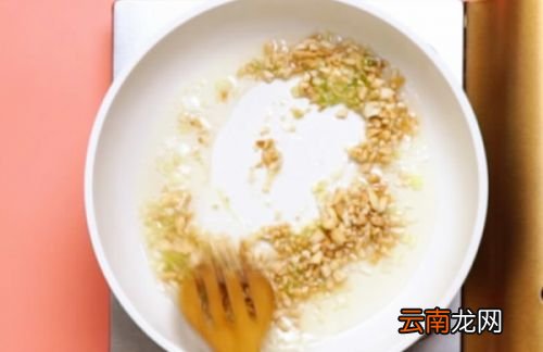 晒西瓜酱上面有层白怎么办