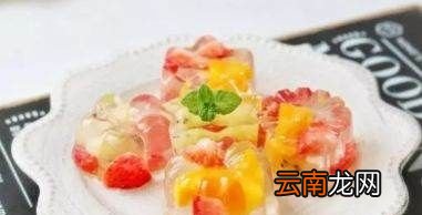 做白凉粉是水开了再放粉吗