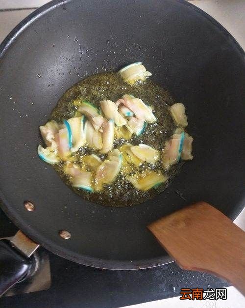 肉先煮熟再炒好吃吗