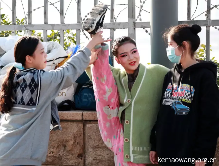 女生没学历学什么好 女生学什么技术最吃香