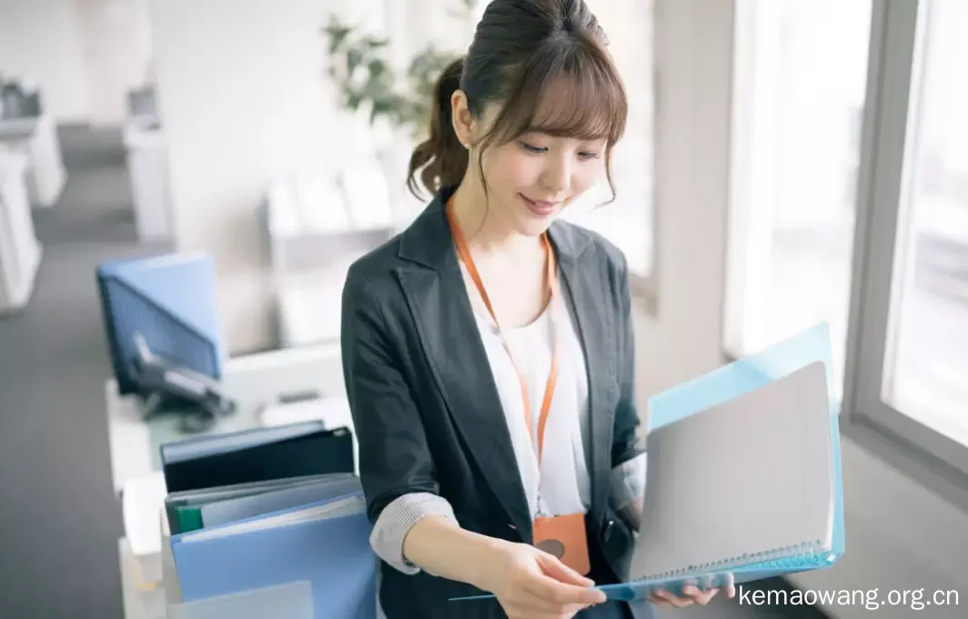 女生没学历学什么好 女生学什么技术最吃香