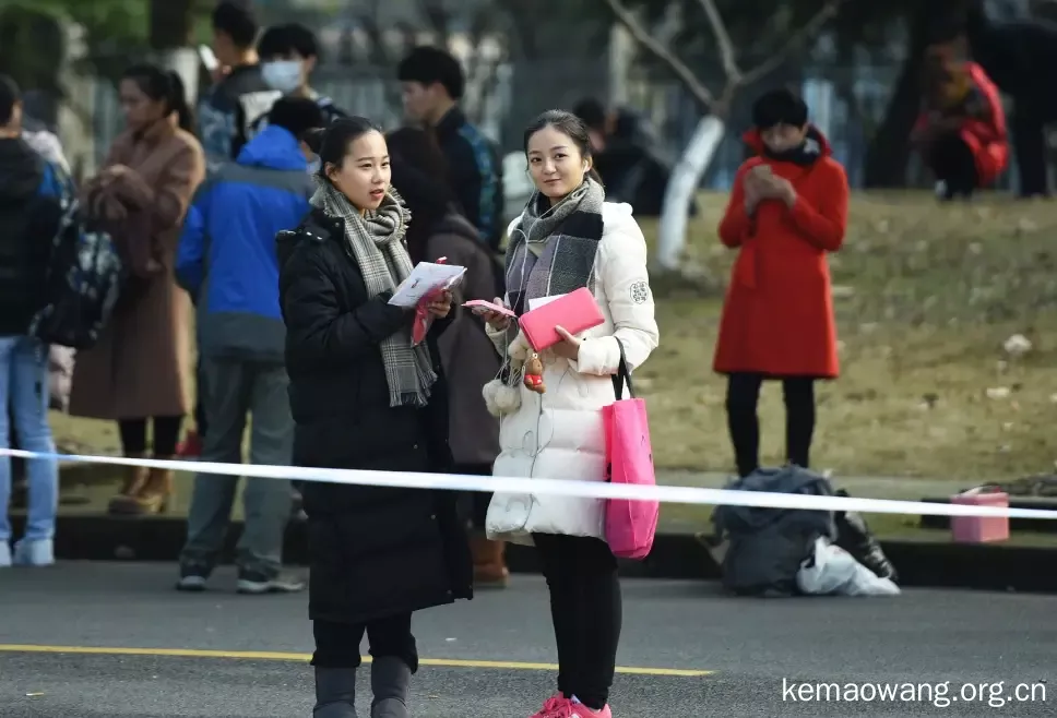 女生没学历学什么好 女生学什么技术最吃香