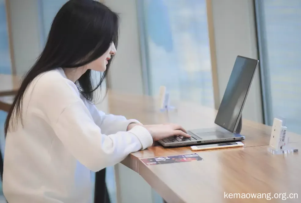 女生没学历学什么好 女生学什么技术最吃香
