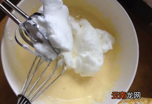 电饭煲做蛋糕用不用泡打粉吗