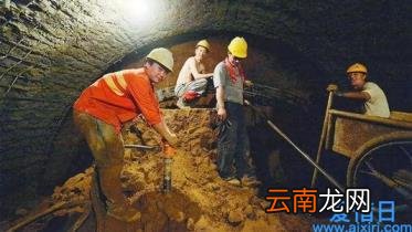 9月10成都地铁在建工地坍塌4死14伤 目击者称听到巨响