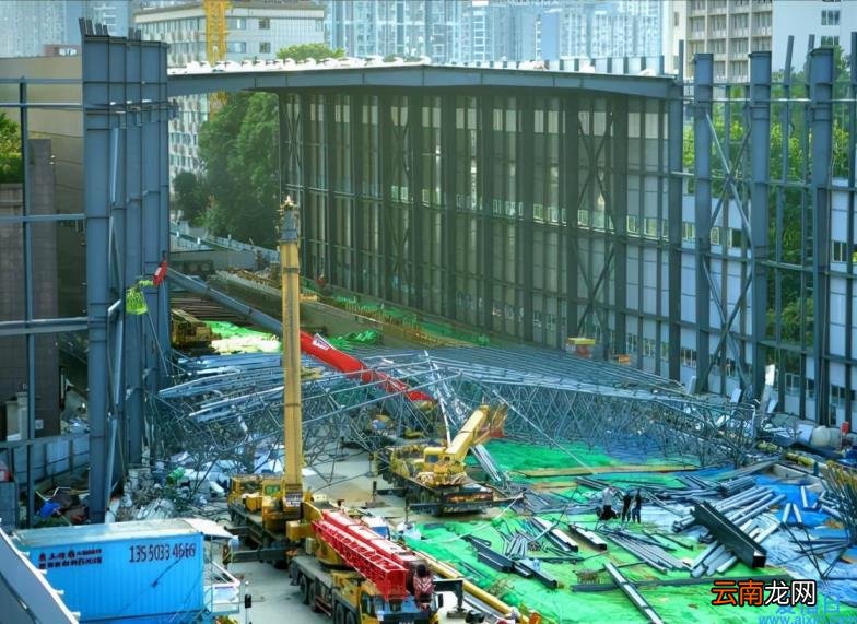 9月10成都地铁在建工地坍塌4死14伤 目击者称听到巨响