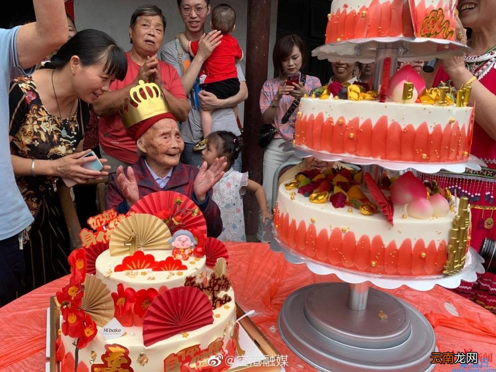 成都“最牛00后”迎来121岁生日 现已是六世同堂