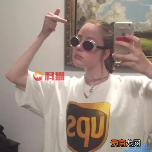 四人组合搞怪名字 沙雕四人组名字