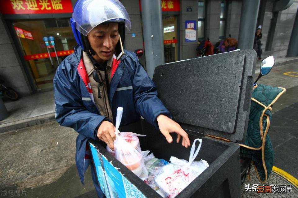 送外卖比进厂打工强吗 送外卖一个月可以赚多少钱