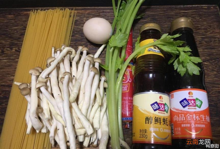 长期用生抽炒菜的危害是什么 生抽炒菜还是老抽炒菜