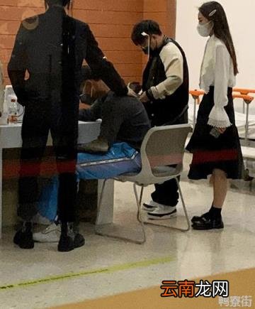 网友曝黄子韬到医院看急诊 301医院前台电话咨询